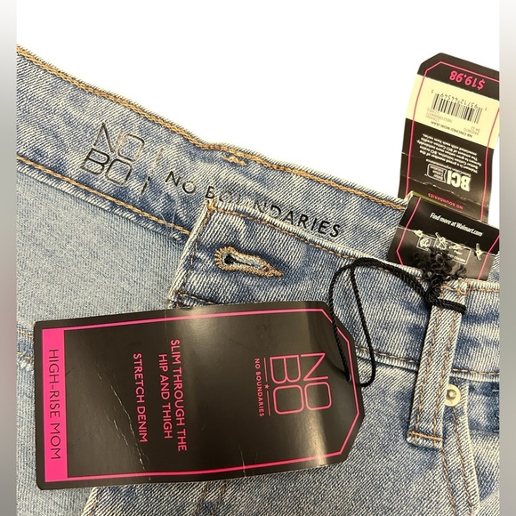 Stylish Women's Blue distressed Jeans, No boundaries mom jeans, size 17, NWT - Picture 5 of 5